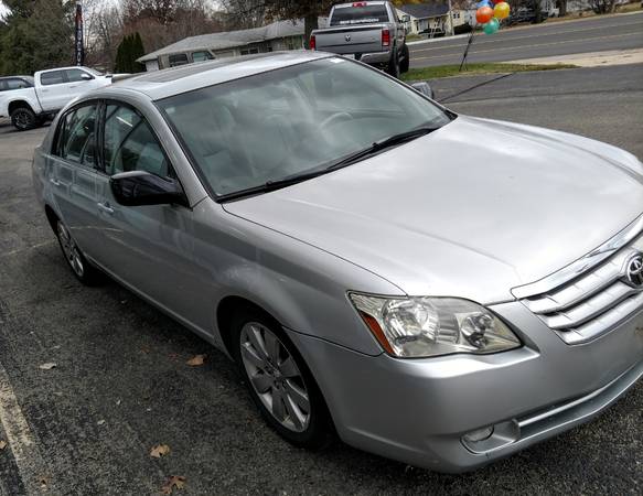2008 Toyota Avalon Limited (Sunroof) - cars & trucks - by dealer -... for sale in Loves Park, IL – photo 4