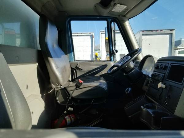 2013 International 4300 24 ft Box Truck/Liftgate for sale in Plant City, FL – photo 8