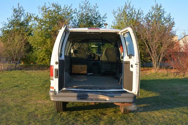 2005 Ford E-350 Super Duty Cargo Van - cars & trucks - by dealer -... for sale in Crystal Lake, IN – photo 9