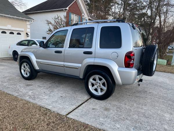 2005 JEEP LIBERTY LIMITED WITH 119K MILS NEW EMISSION & CARFAX IN... for sale in Lawrenceville, GA – photo 4