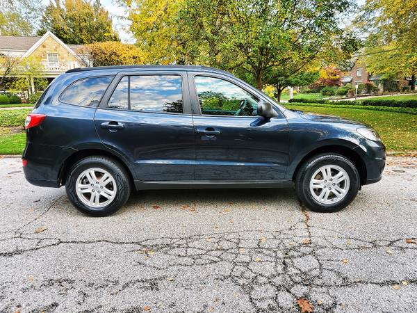 2011 Hyundai Santa Fe Limited AWD Like New SUV 18k Miles Warranty... for sale in Cleveland, OH – photo 2