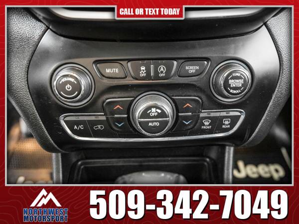 2019 Jeep Cherokee Limited 4x4 - - by dealer for sale in Spokane Valley, WA – photo 20
