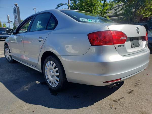 2014 Volkswagen Jetta ((Auto, Clean, 63k)) - cars & trucks - by... for sale in Roseburg, OR – photo 4