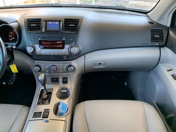 2011 Toyota Highlander - cars & trucks - by owner - vehicle... for sale in San Antonio, TX – photo 22
