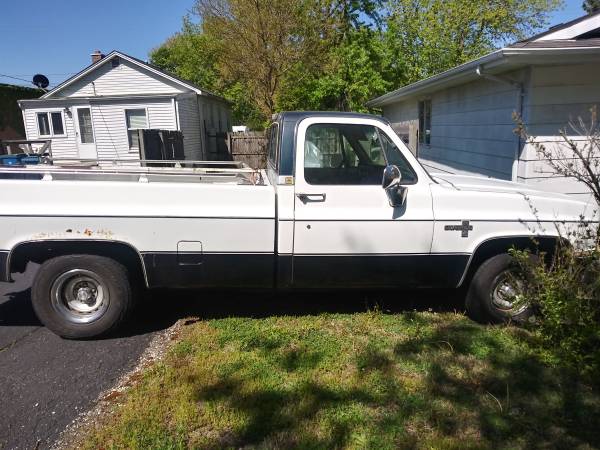 1985 chevy c10 longbed with liftgate for sale in Downers Grove, IL – photo 2