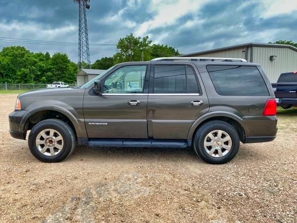 2006 Lincoln Navigator Luxury 3rd Row Seat Clean Carfax and Free for sale in Angleton, TX – photo 3