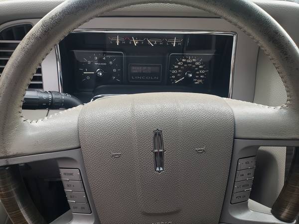 2010 Lincoln Navigator SUV - - by dealer - vehicle for sale in New London, WI – photo 13