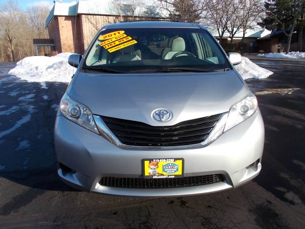 2011 Toyota Sienna 5dr 7-Pass Van V6 LE AWD (Natl) for sale in Cohoes, VT – photo 3