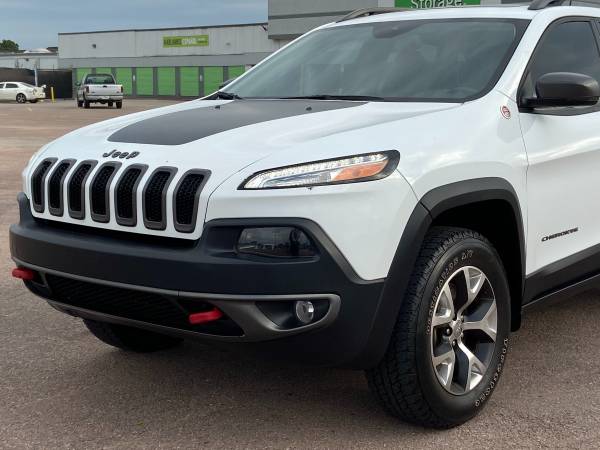 2017 JEEP CHEROKEE TRAILHAWK 4x4 CHEAP NICE - cars & trucks - by... for sale in South Houston, TX – photo 2