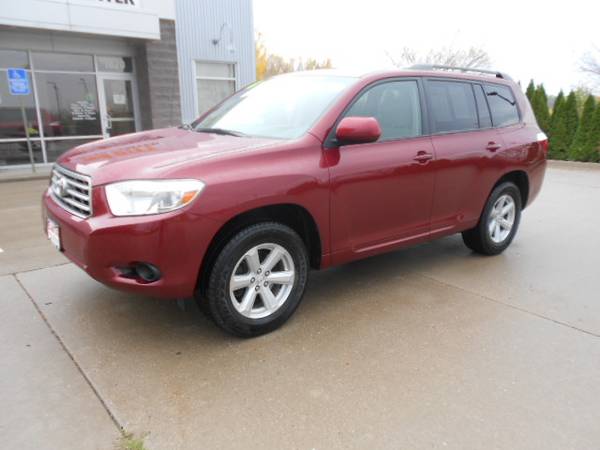 2010 Toyota Highlander Base - cars & trucks - by dealer - vehicle... for sale in Iowa City, IA – photo 2