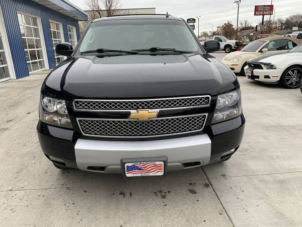 ★★★ 2013 Chevrolet Suburban LT 4x4 / DVD / Loaded Leather! ★★★ -... for sale in Grand Forks, ND – photo 3