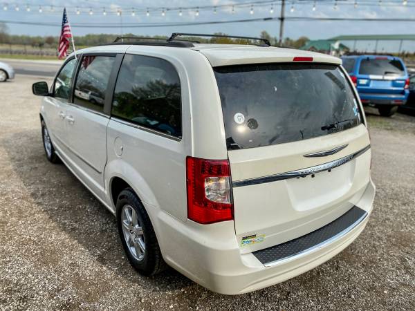 2013 Chrysler Town and Country - Drive Now 1, 000 Down - cars & for sale in Madison , OH – photo 5