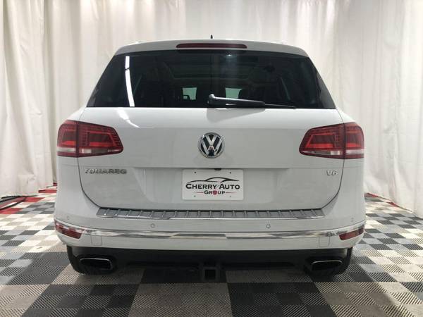 2016 VOLKSWAGEN TOUAREG EXECUTIVE *AWD* - cars & trucks - by dealer... for sale in North Randall, PA – photo 3