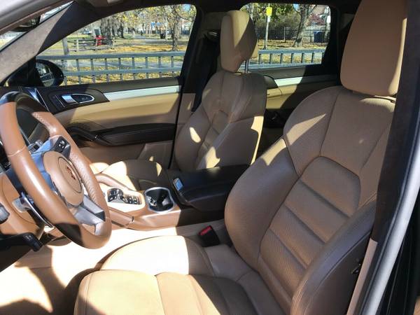 (like new, well kept)2016 Porsche Cayenne Turbo - cars & trucks - by... for sale in Des Plaines, IL – photo 6