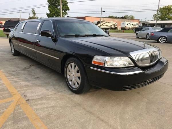 2003 *Lincoln* *Town* *Car* *Executive* - cars & trucks - by dealer... for sale in Medina, OH – photo 7