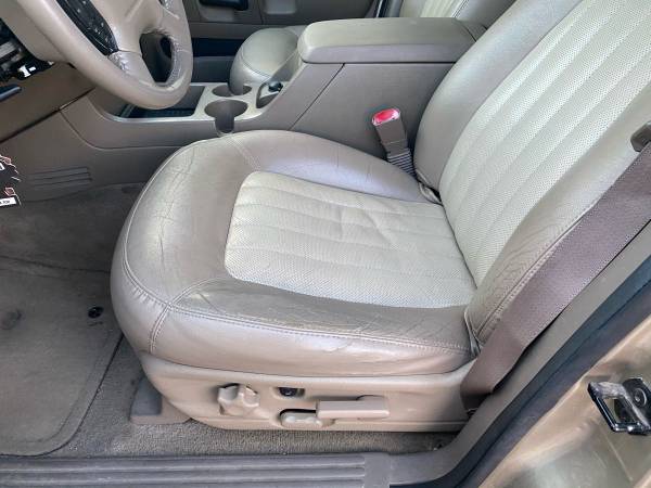 2003 Mercury Moutaineer V8 3rd Row Leather Heated Seats Low Miles -... for sale in Lubbock, TX – photo 10
