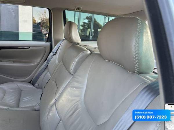 2004 Volvo XC70 2.5T Wagon 4D - cars & trucks - by dealer - vehicle... for sale in Newark, CA – photo 14