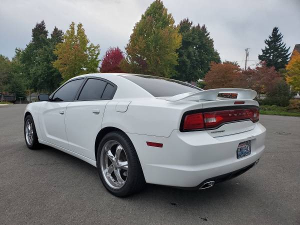 2011 Dodge Charger SE Sedan Fully Loaded HARD TO FIND Sport WOW!! for sale in Seattle, WA – photo 4