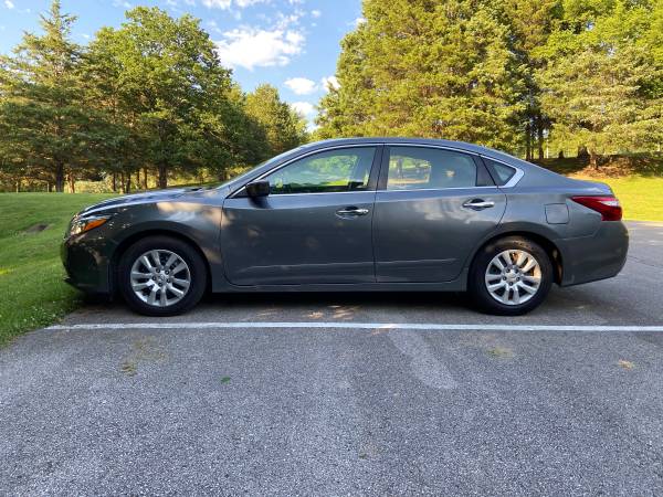 2016 Nissan Altima - 49,500 miles, Backup Camera, Push Button Start... for sale in Bowling Green , KY – photo 2