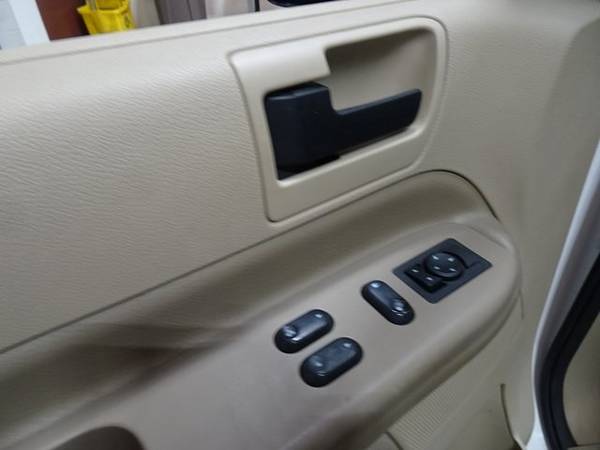 2004 Ford Freestar SES Vibrant White Clearcoat for sale in Cedar Falls, IA – photo 15