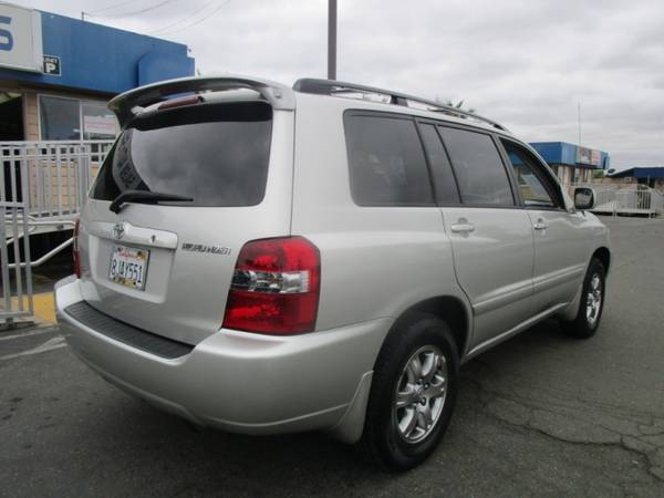 2005 Toyota Highlander - THIRD ROW SEAT - ROOF RACK - AC BLOWS ICE -... for sale in Sacramento , CA – photo 3