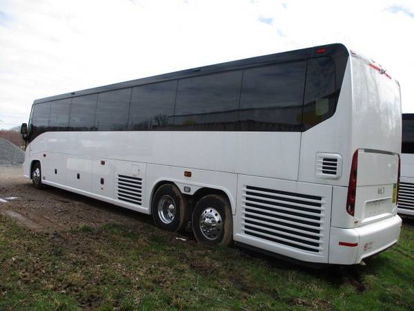 3) 2018 MCI J4500 56 Passenger Luxury Coach Bus RTR 1024836-01-03 for sale in Dayton, NJ – photo 5