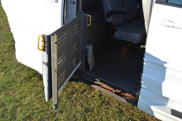 2014 Dodge Grand Caravan Braun Mobility Van - FREE WARRANTY... for sale in Crystal Lake, TN – photo 6