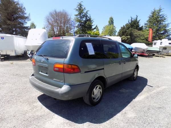 1998 Toyota Sienna LE CARFAX 1 OWNER - BLOWOUT SALE! - cars & for sale in Kenmore, WA – photo 4