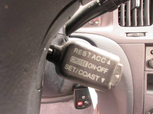 2004 Hyundai Elantra GLS Sedan - Automatic - Gas Saver - Low Miles! for sale in Des Moines, IA – photo 13