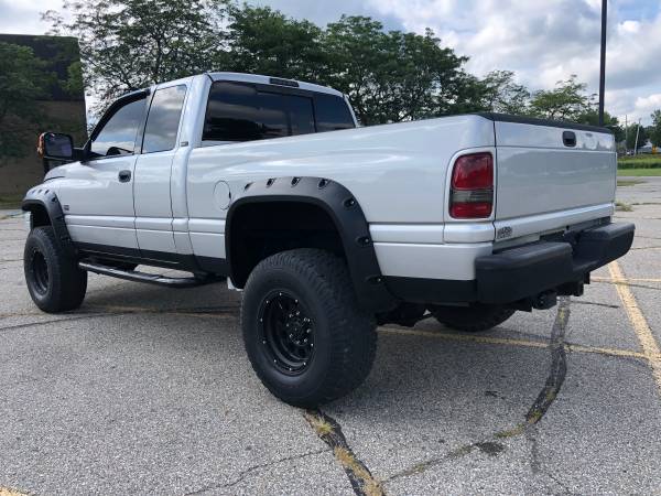 Sharp! 2002 Dodge Ram 2500! Ext Cab! 4x4! Lifted! We Finance! for sale in Ortonville, MI – photo 3