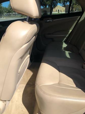 2014 Chrysler 300 for sale in Seguin, TX – photo 8