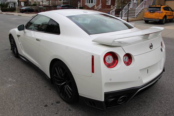 2017 NISSAN GT-R PREMIUM PEARL WHITE MINT ONLY 16K MILES 565HP... for sale in Brooklyn, NY – photo 6