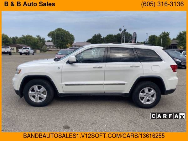 2012 Jeep Grand Cherokee Laredo 4x4 4dr SUV - cars & trucks - by... for sale in Brookings, SD – photo 4