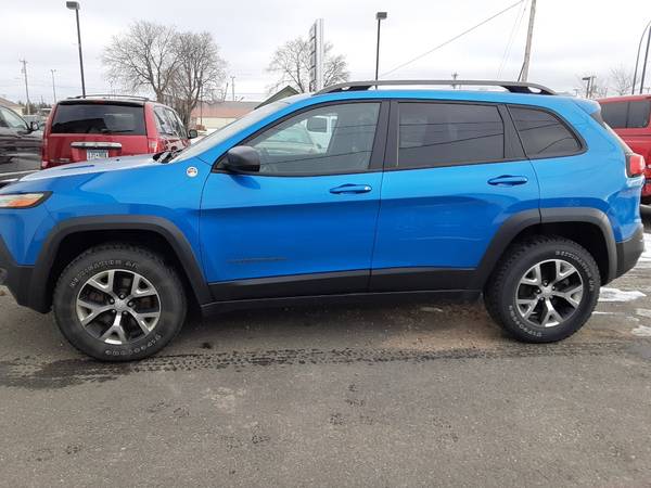 2017 Jeep Cherokee Trailhawk - - by dealer - vehicle for sale in International Falls, MN – photo 3