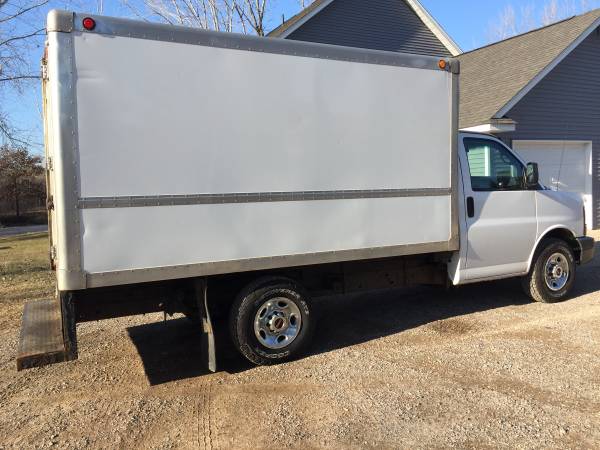 2007 GMC 3500/G3500 Cube Van Reefer SRW - cars & trucks - by owner -... for sale in Cambridge, MN – photo 2