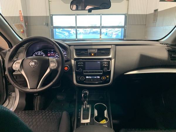 2018 Nissan Altima FWD 4D Sedan / Sedan 2.5 SV - cars & trucks - by... for sale in Cedar Falls, IA – photo 19