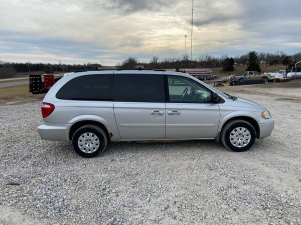 2006 CHRYSLER TOWN AND COUNTRY LX - - by dealer for sale in New Bloomfield, MO – photo 5
