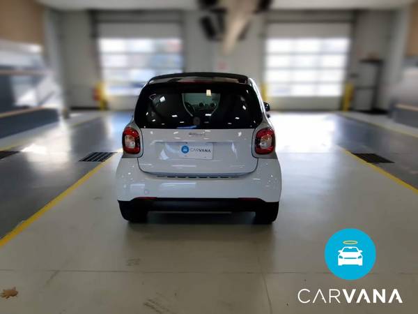 2017 smart fortwo Proxy Hatchback Coupe 2D coupe Silver - FINANCE -... for sale in Atlanta, CA – photo 9