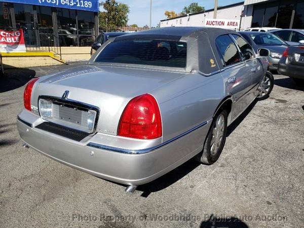 2003 *Lincoln* *Town Car* *4dr Sedan Signature* Silv - cars & trucks... for sale in Woodbridge, District Of Columbia – photo 3