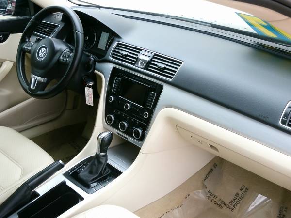 2012 Volkswagen Passat TDI SE-Heated Leather! Nav! Sunroof! - cars & for sale in Silvis, IA – photo 12