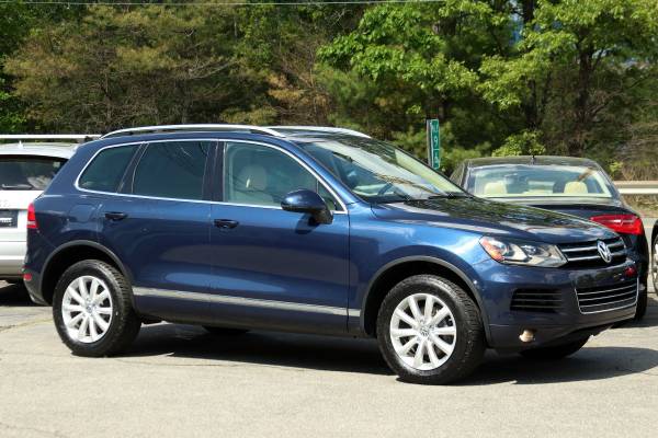 2012 Volkswagen Touareg VR6 Sport - heated seats, Bluetooth, financing for sale in Middleton, MA – photo 12