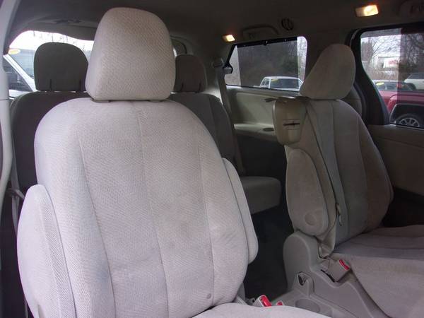 2014 Toyota Sienna LE 8-Seat, 101k Miles, White/Grey, P Doors for sale in Franklin, VT – photo 12
