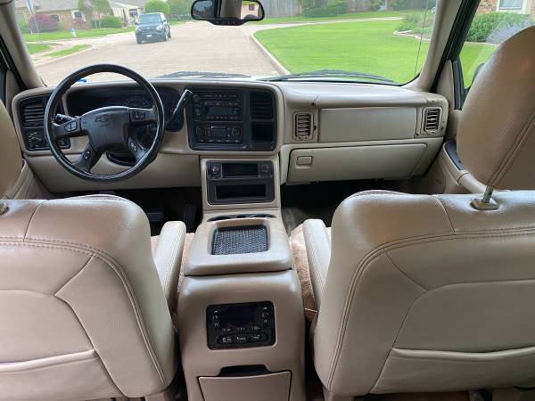 2005 Chevrolet suburban LT four-door automatic one owner Cold A/C for sale in Allen, TX – photo 13