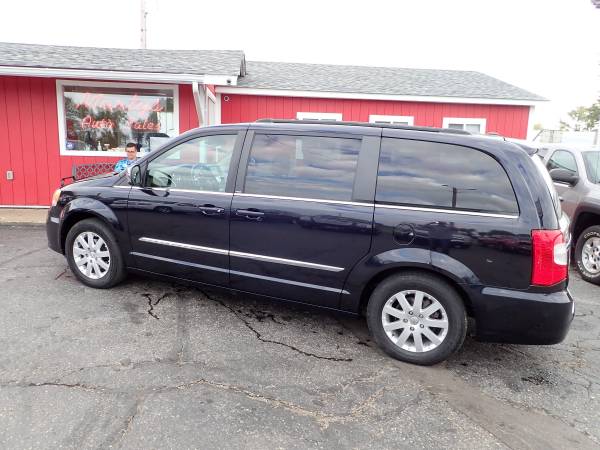 2011 Chrysler Town and Country Touring L 4dr Mini Van w.Clean CARFAX for sale in Savage, MN – photo 4