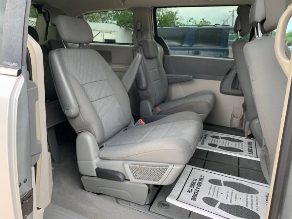 2010 Chrysler Town & Country Touring (3rd Row Seat) for sale in San Antonio, TX – photo 7