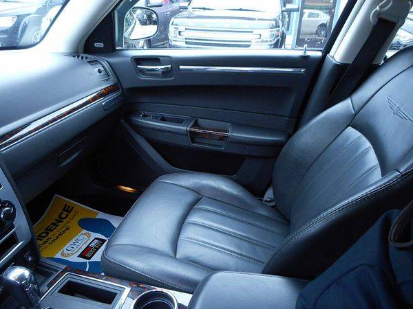 2010 Chrysler 300C 4d Sedan Executive for sale in Lansing, MI – photo 24
