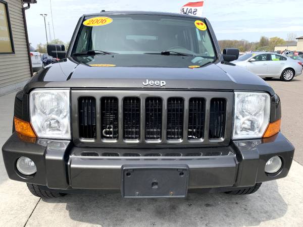 2006 Jeep Commander 4dr 4WD - - by dealer - vehicle for sale in Chesaning, MI – photo 2