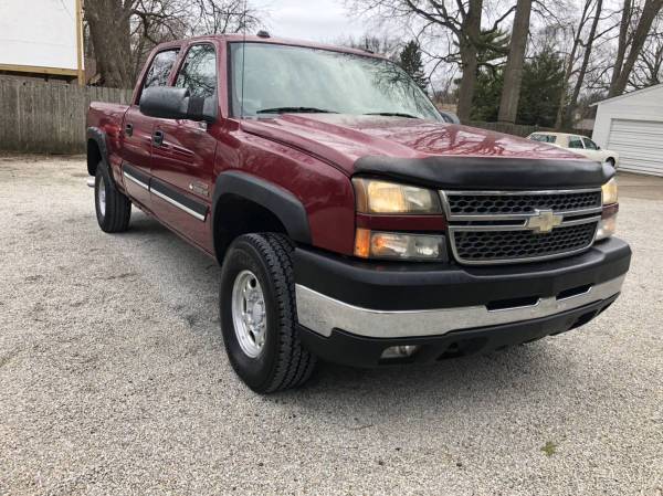 1-OWNER DURAMAX - DIESEL CHEVY SILVERADO 25OOHD CREW 4x4 - cars for sale in Danville, IN – photo 9
