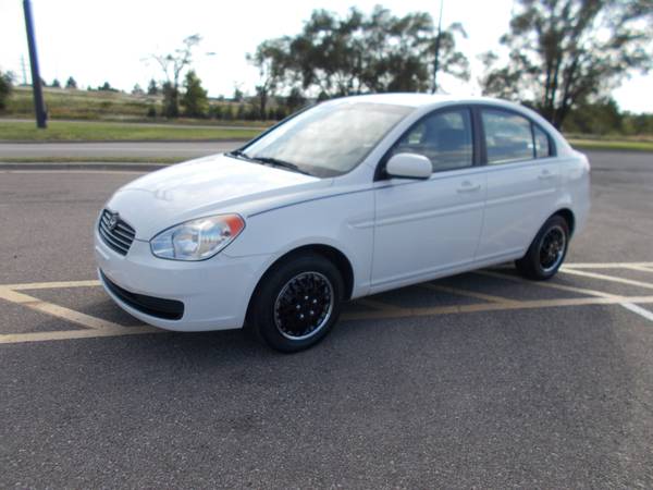 2010 Hyundai Accent for sale in Topeka, KS – photo 5