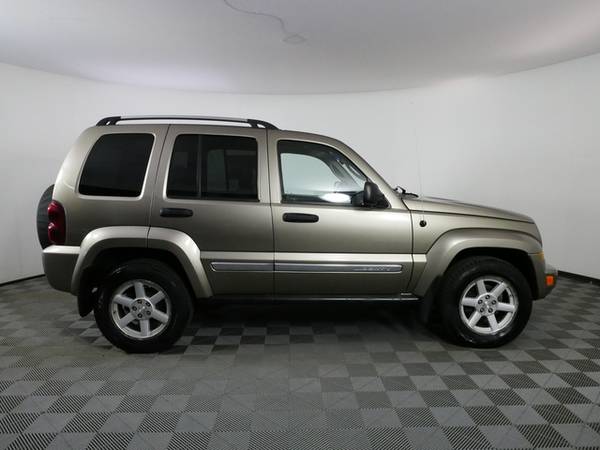 2005 Jeep Liberty Limited - - by dealer - vehicle for sale in Inver Grove Heights, MN – photo 10